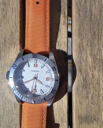 Orologio da uomo custom assemblato a mano