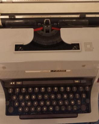 Macchina da scrivere Olivetti linea 88