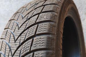 Gomme invernali Momo 185/55-16 (87v)
