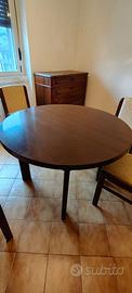 Tavolo rotondo e 6 sedie