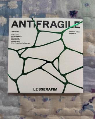 Le sserafim album cd antifragile yunjin version cd