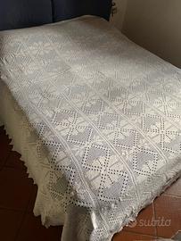 Copriletto uncinetto fatto a mano