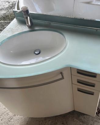 Mobile del bagno con lavandino