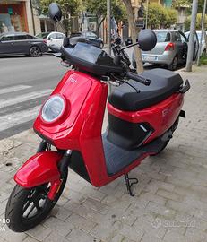 Scooter elettrico NIU MQI GT 75 km/h