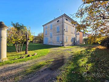 Villa di 299 m² con più di 5 locali e posto auto a