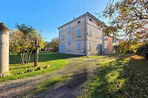 Villa di 299 m² con più di 5 locali e posto auto a