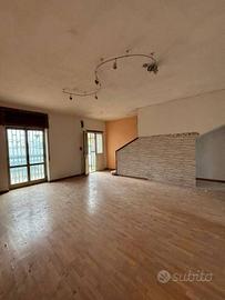 Villa di 215 m² con più di 5 locali a Giugliano in