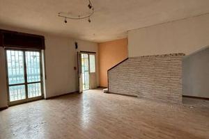 Villa di 215 m² con più di 5 locali a Giugliano in