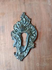 Bocchetta antica per serratura in ottone/bronzo