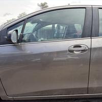 PORTIERA ANTERIORE SINISTRA TOYOTA Yaris Serie (17