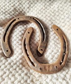Ferri di cavallo usati decorazione o base per fai