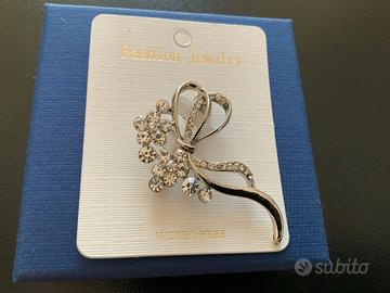 Spilla con strass