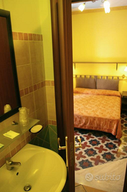 Camere studenti arredate, bagno privato e cucina