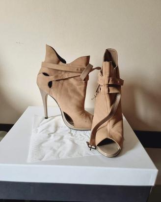 Scarpe con tacco e punta aperta Topshop.