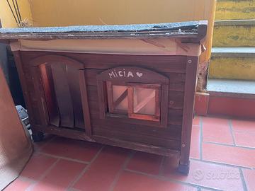 Cuccia casetta in legno con imbottitura