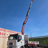 IVECO STRASLIS CON GRU