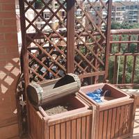 Fioriera legno acacia c/griglia e vaso Plast 40X40