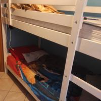 Letto a castello compreso di due materassi.