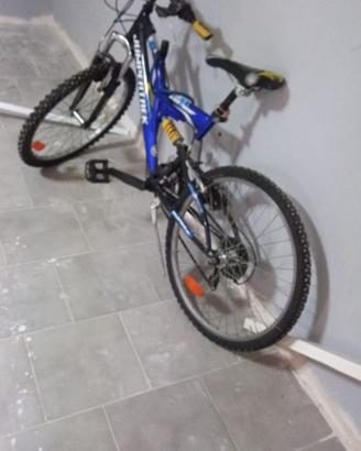 Mountain bike jumpertrek