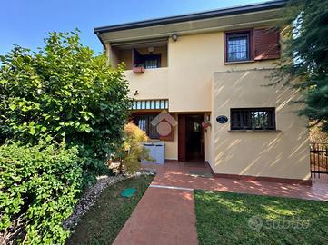 VILLA A SCHIERA A VERDERIO