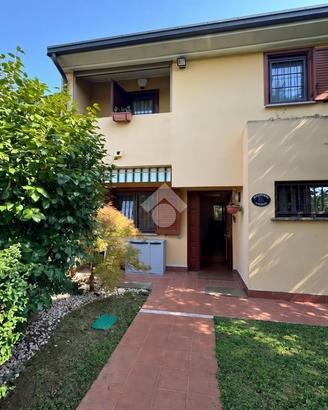 VILLA A SCHIERA A VERDERIO