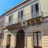 Palazzo storico con cortile Fiumefreddo di Sicilia