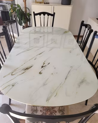 Tavolo da pranzo  effetto marmo con sedie