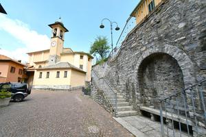 PORZIONE DI BIFAMILIARE A FAGGETO LARIO