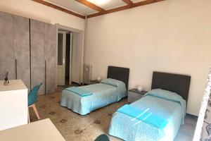 Camera condivisa a studenti universitari