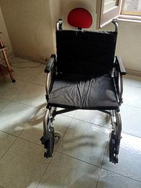 Carrozzina per disabili pieghevole