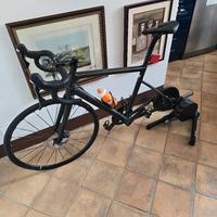 bici da corsa con telaio in carbonio