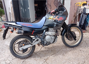 Moto honda Dominator 650