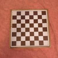 Gioco da tavola vintage dama,
scacchi e tris