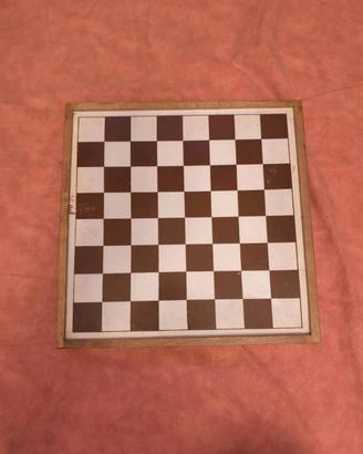 Gioco da tavola vintage dama,
scacchi e tris