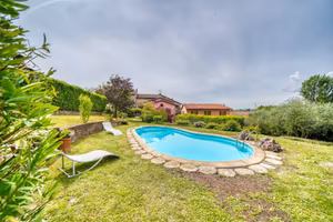 Rustico / Casale di 260 m² con più di 5 locali e b