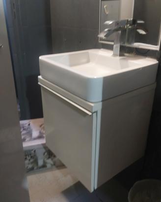 lavandino minimal completo rubinetteria e specchio
