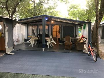 Veranda da campeggio con tendalino e sopraveranda