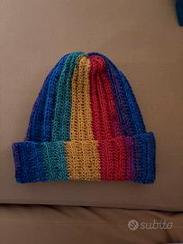 Cappello ad uncinetto realizzato a mano