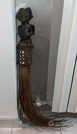 Arte africana scopa rituale 