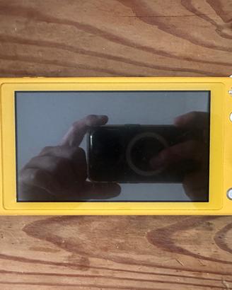 Nintendo Switch Lite gialla