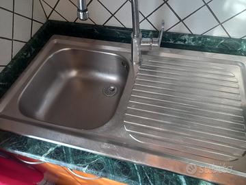 lavello con sgocciolatoio