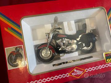 Harley-Davidson Heritage Softail Classic. 1:10