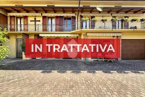 BIFAMILIARE A ADRO
