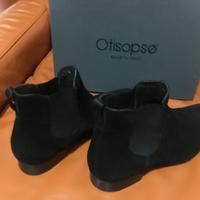 Stivaletto in Camoscio Nero. Pelle e Cuoio.