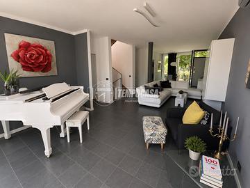 VILLA CON PISCINA