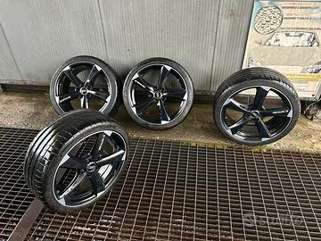 Cerchi in lega da 19 pollici con pneumatici estivi