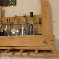 Porta bottiglie e calici bicchieri in legno