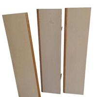 Tre mensole in legno con staffe
