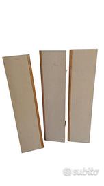 Tre mensole in legno con staffe
