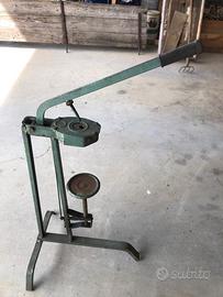 Tappatrice manuale a colonna